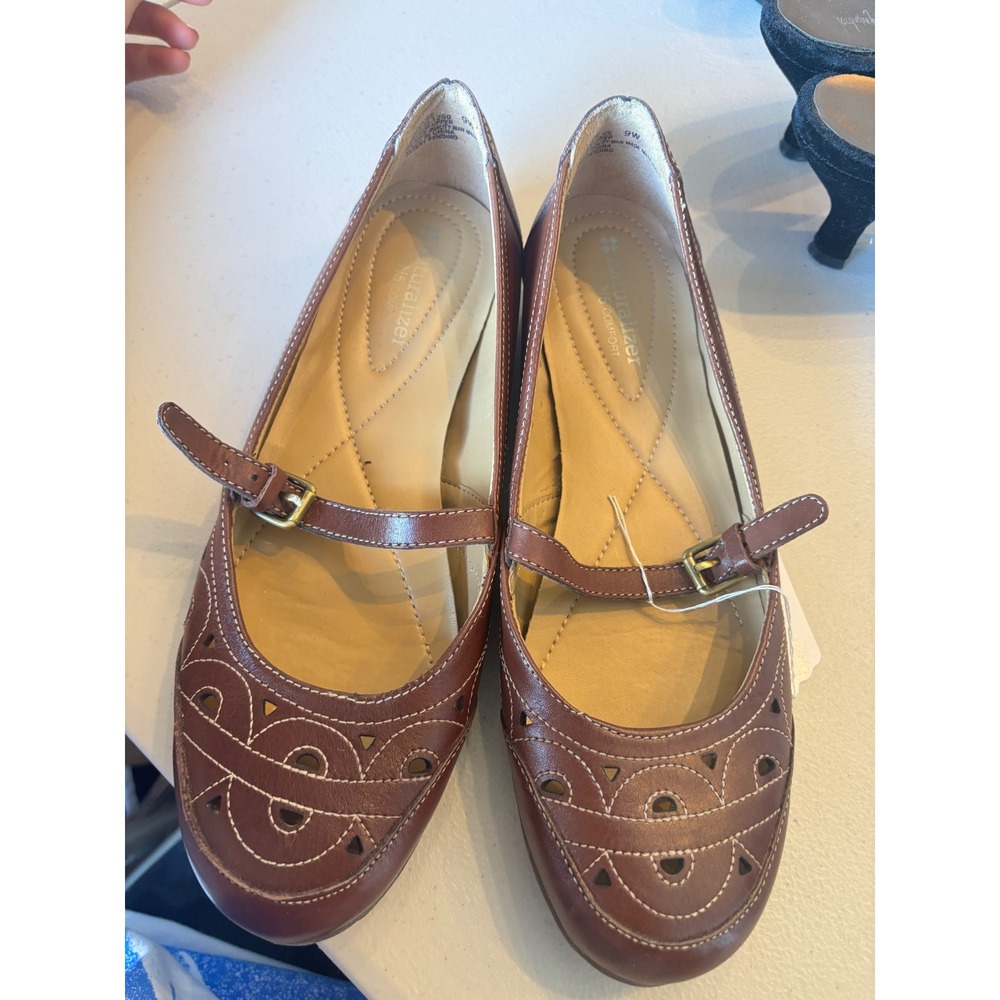 Brown Mary Jane Flats Comfort Laser Cut Shoes Naturalizer N5 Buckle 9W Wide